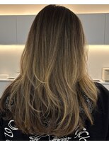 ノラ ウメダ(NORA UMEDA) レイヤーカットセミロングレイヤー海外風レイヤーカット大阪梅田