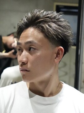 メッツ 原宿(METS) MEN'S/かき上げアップバング×テーパーフェード/ハイライト