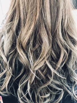 ヘアカラー専門店 カラフルパレット 外国人風シルバーグレージュ