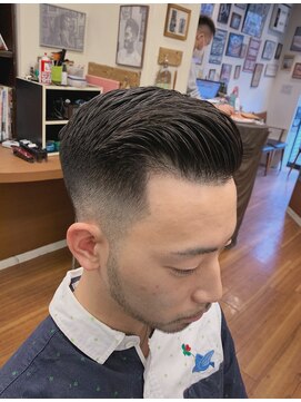 グルーマーズトウキョウ(GROOMER/S TOKYO) サイドパート　フェード　<理容室> <男性専門>