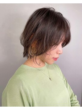 マッシュ アドベ 八戸ノ里(MASHU ADOBE) ショートボブ×アクセサリーカラー