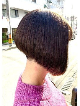 ファーレンピュアスウィート(fahren-pure-suite) 刈り上げ前下がりボブ