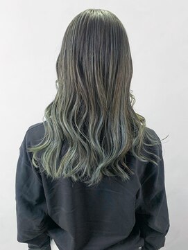アイティー バイ アルバム 中野店(IT by ALBUM) オリーブロング_アースカラーくびれヘアツートンカラー_ba364332