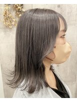 ビスポーク(BESPOKE)&nbsp;20代30代外ハネ透明感グレージュカラー