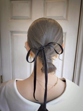 アロマ ヘアー ルーム 新宿3号店(AROMA hair room) タイトローポニー/シンプルアレンジ/大人上品スタイル
