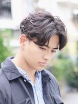 ハレ ヘアサロン(Hale hair salon)&nbsp;Hale刈り上げセンターパートフェザーパーマニュアンスパーマ原宿