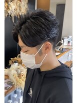 シロ(SHILO)&nbsp;センターパート×ニュアンスパーマ