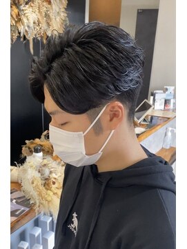 シロ(SHILO) センターパート×ニュアンスパーマ