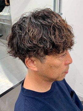 ジーニー 本厚木(Genie) フェザーパーマサーフカール刈り上げセンターパート