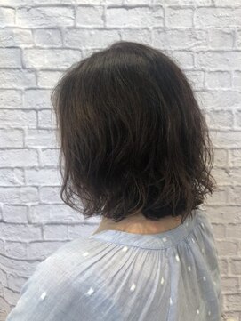 ミーティア バイ クアトロ(Meteor By QUATRO) ほつれるようなドライ感覚。フレンチガーリーボブ