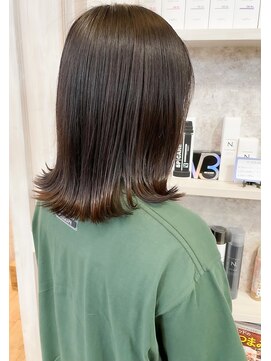 キャアリー(Caary) 福山市美容院人気caaryぱつんと切りっぱなし外ハネボブ