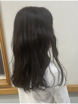 白馬美容室 広がり過ぎないうるツヤパーマ