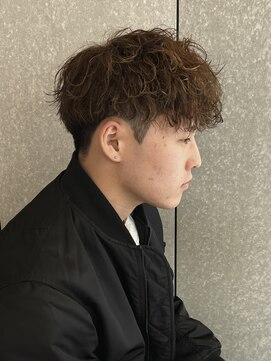 ニアウ 太田店(Niau) 刈り上げフェード茶髪メッシュ波巻きスパイラルパーマ質感重視