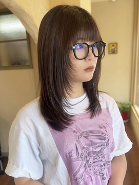 プリモ ココ 鍋島店(Primo coco.) 顔周りレイヤーカット くすみベージュ ストレート ミディアム