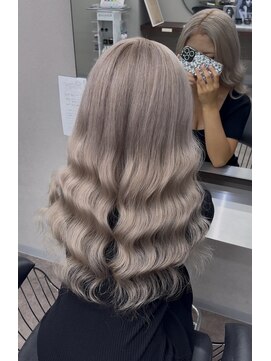 エミーバイモアムー(Emmie byMoremuu) 【Ryuki】ホワイトグレージュ