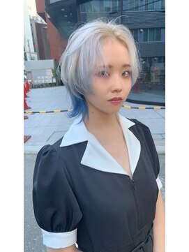 インク 渋谷(INK.) 水色×ホワイトシルバーウルフカット