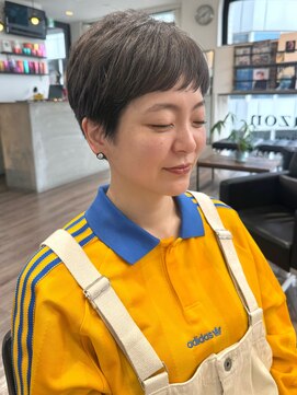 コラソン(corazon) グレーカラー+コンパクトショートヘアスタイル