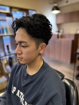 クラッキ ヘアークリエイション(CRAQUE hair creation) 立体感際立つウェットアップバングスタイル