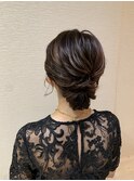 結婚式　お呼ばれヘア　シニヨン　ルーズ
