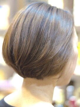 ティーラック(T:Luck) グラデーションボブでクールショート[下北沢/髪質改善]