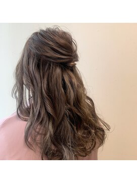 ルアナ ヘアメイク(Luana hair make) ハーフアップアレンジ