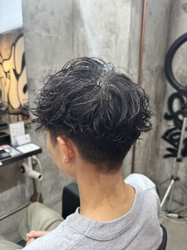 カーニー 上野(kearny) ツイストスパイラルパーマ縦落ちパーマメンズ波巻きパーマ