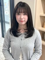 イロウ 天神大名店(IROW) ダークグレージュ シースルー 顔まわりレイヤー ミディアム