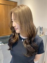テトラ バイ ネオリーブ 横浜西口店(tetra by neolive)&nbsp;ルーツカラー デザイン ミルクティーベージュ ブリーチ 横浜★