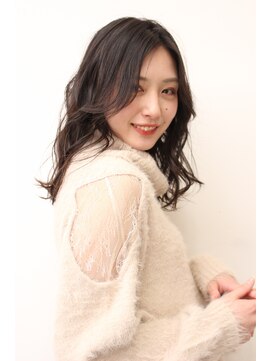 ピアーネ(PIANE) 大人女子のセミロングヘア