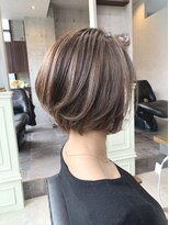 ザシー オモテサンドウ(The C) 大人の丸みショートヘア白髪は明るく染めて外国人風カラー/TheC