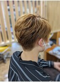 ブリーチなしハイトーンメンズショートカット。