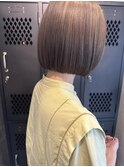 ベージュカラー・ブリーチ・ハイトーン・ボブ