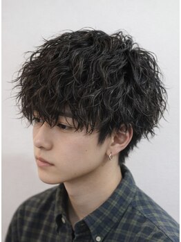 レオ(LEO)の写真/一人ひとりの髪質を見極めたパーマ提案。特殊技術×女性目線の感性で、Lilyが作る「自分史上最高」の姿