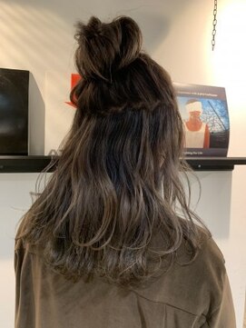 ジーナ(XENA) スモーキーグレージュ