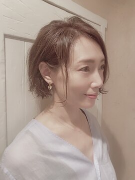 ココンフワット(coconfwat) 耳かけオトナ立体小顔ボブ30代40代50代