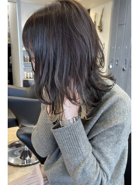 イリ 心斎橋(ili) ミディボブ　インナー　暗髪　ペールホワイトベージュ