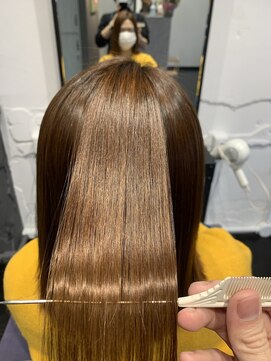 アルコイリスバイドールヘアー(ARCOIRIS by Dollhair) ミストバングくびれヘアぶつ切りボブブルーグレージュ冬カラー