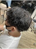 刈り上げセンターパートサーフカールブルーブラッフェザーパーマ