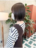 切りっぱなしボブ×オリーブベージュ