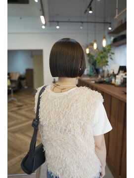 ルート(root) オリーブベージュ　透明感カラー　ブリーチなし　ミニボブ