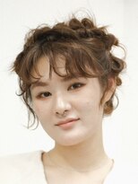 絶対被らない！ふわふわ抜け感まとめ髪