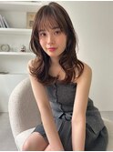 くびれレイヤーとサンドベージュのカラーで涼しげ夏のスタイル