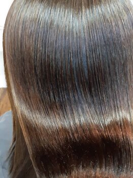 アルファインタラクティヴエム ラモード(ALUFA interactive.M)の写真/髪質改善に特化したプラチナ縮毛強制で“ツヤ感”UP☆指通りなめらかな憧れの美髪ヘアへと導きます…。