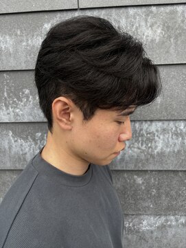 ヒュイル バイ ニアウ(Hwyl by Niau) メンズマッシュセンターパートスパイラルパーマニュアンスパーマ