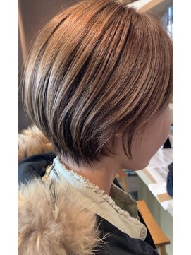 カプロ キャトル(Capullo de Quatre) ハイライト×柔らかショートボブ