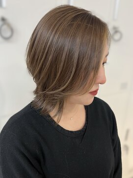 リアンバイアリュール(Lian by Allure) レイヤーカットハッシュカットミディアムレイヤーショートボブ