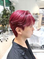 ノラ ウメダ(NORA UMEDA)&nbsp;韓国ヘアレッドカラー×毛流れセンターパート×フェザーショート