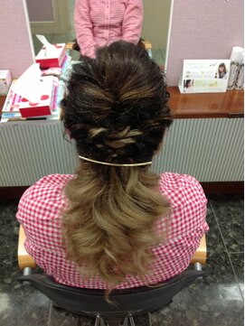 ときわ美容室 低め ゆるポニーテール