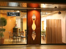 ヘアーギャラリーの雰囲気（アットホームで温かい照明の店内☆初めての方も気軽にご来店OK♪）