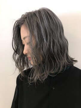 アリーズ シブヤ(ALLYS shibuya) 外国人風/ホワイティグレー 切りっぱなしボブ